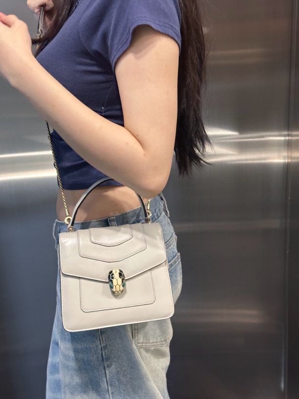 95新 BVLGARI/宝格丽 风情灰白色蛇头手提斜挎包