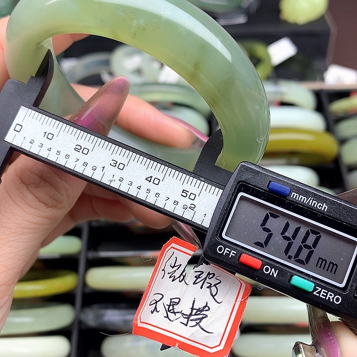 蛇纹石玉手镯未镶嵌575