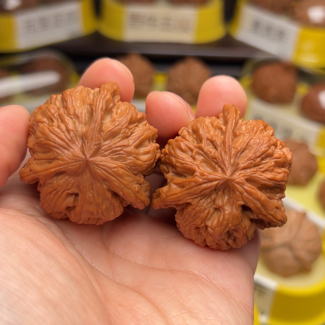 奉***.文玩核桃吊坠将军