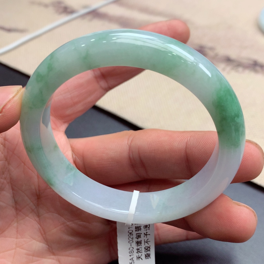翡翠手镯未镶嵌缅甸翡翠