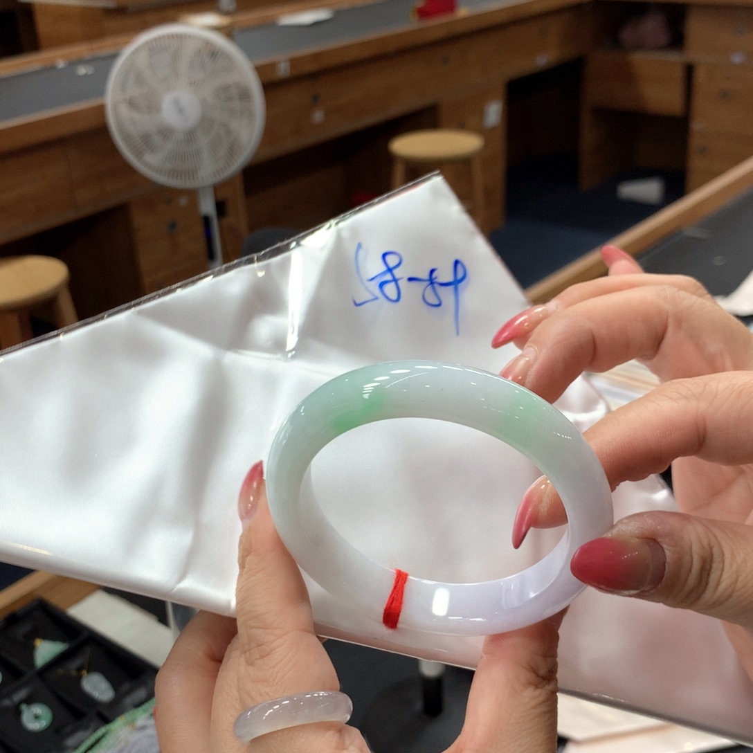 未镶嵌手镯翡翠48小时鉴赏