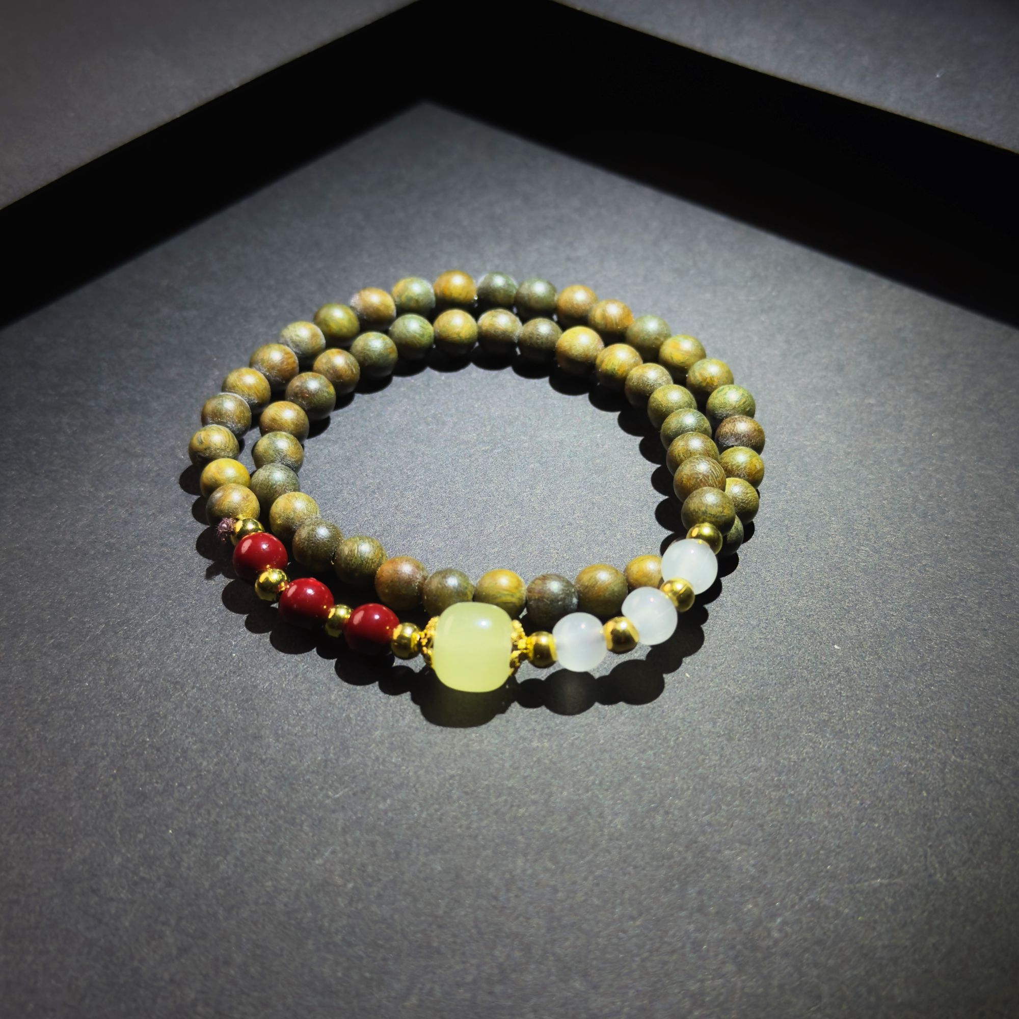 DA 1137 绿檀带金珠红朱砂玉色隔珠（无礼盒）