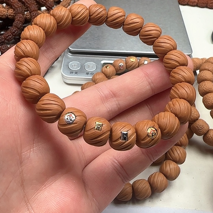 猴头核桃吊坠扭转乾坤4标10左右