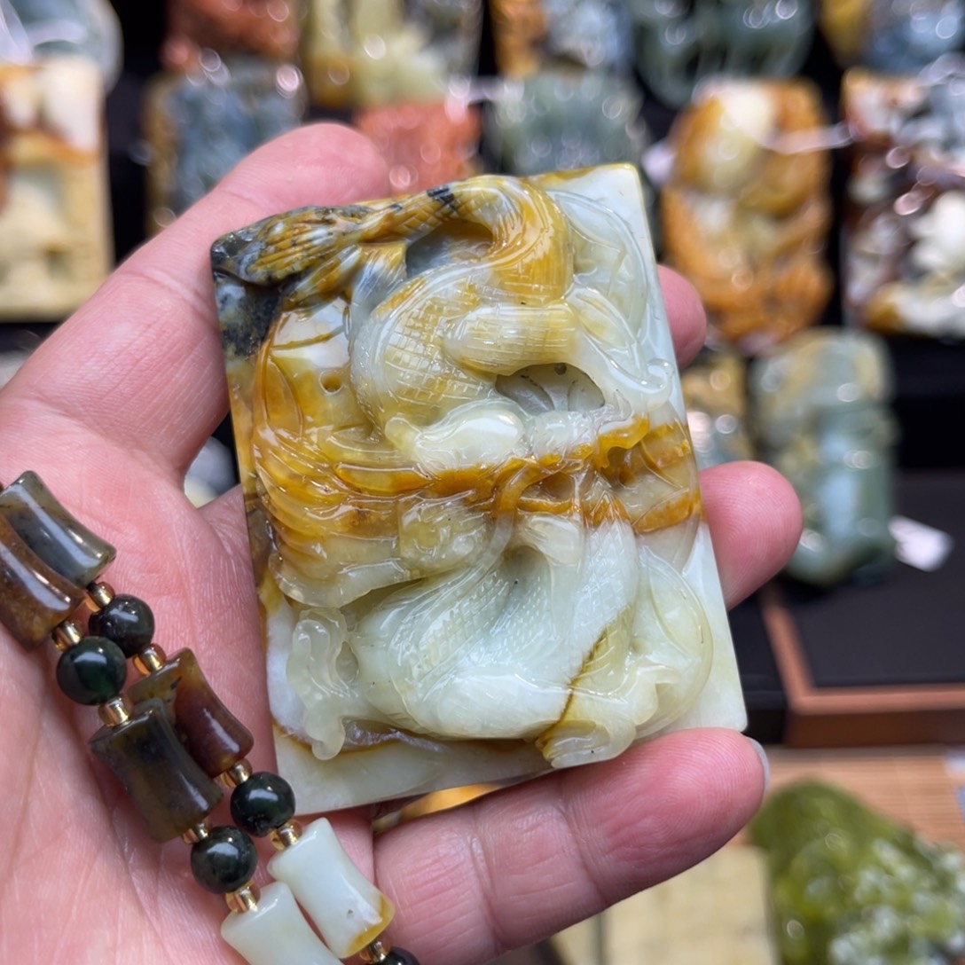 蛇纹石玉未镶嵌颈饰