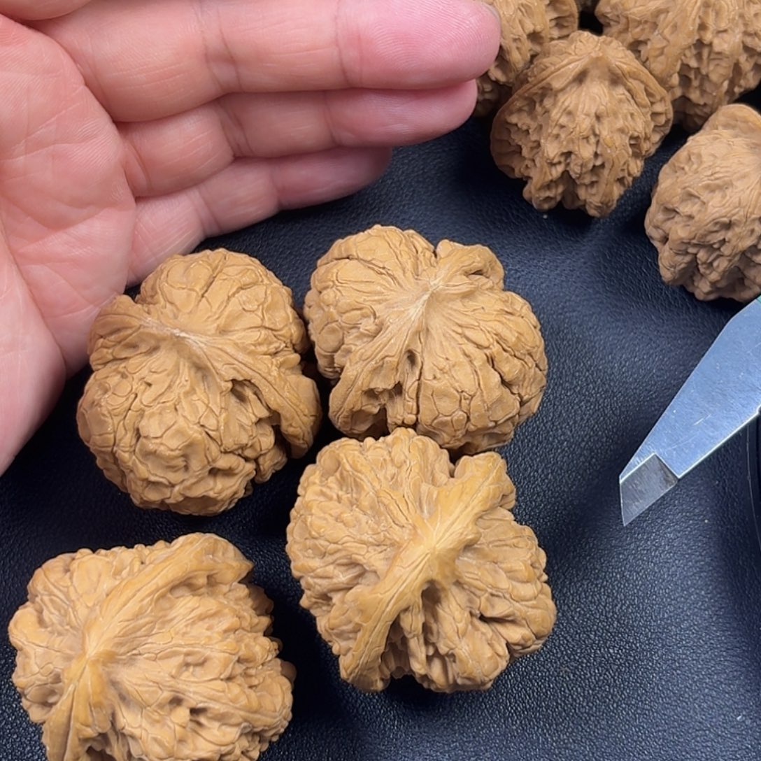 暗***爵文玩核桃吊坠核尊甲骨文