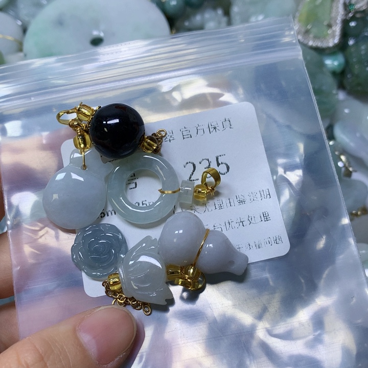 翡翠颈饰未镶嵌翡翠