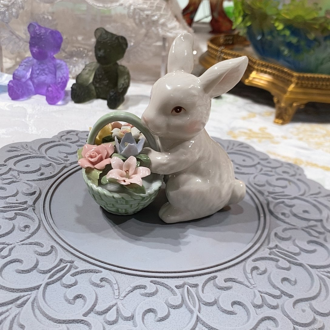 摆件骨瓷兔子花篮摆件