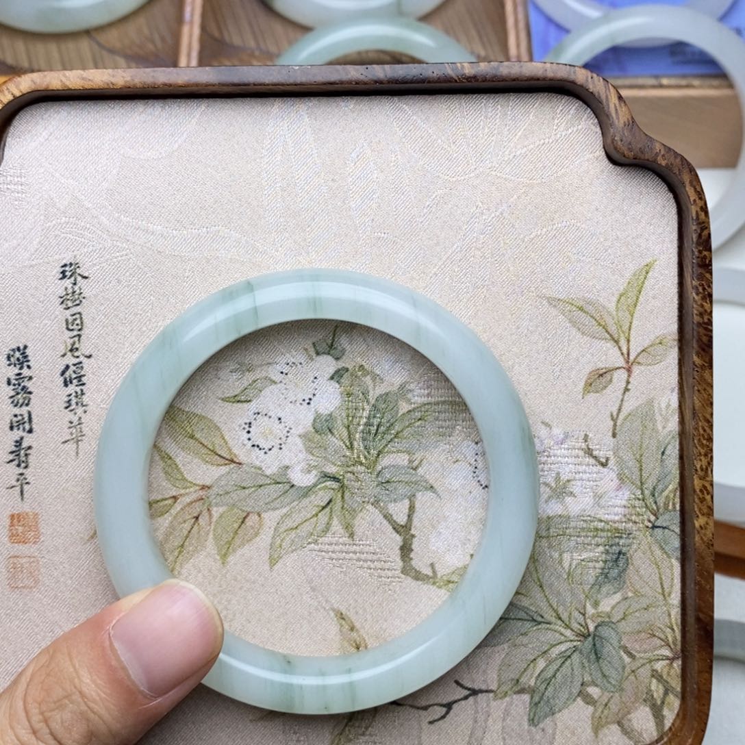 石英质玉手镯未镶嵌