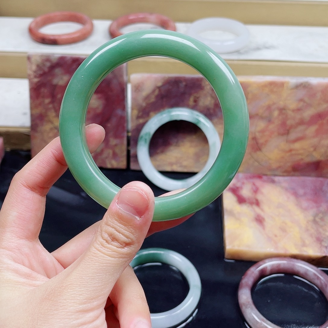 石英质玉手镯未镶嵌定制