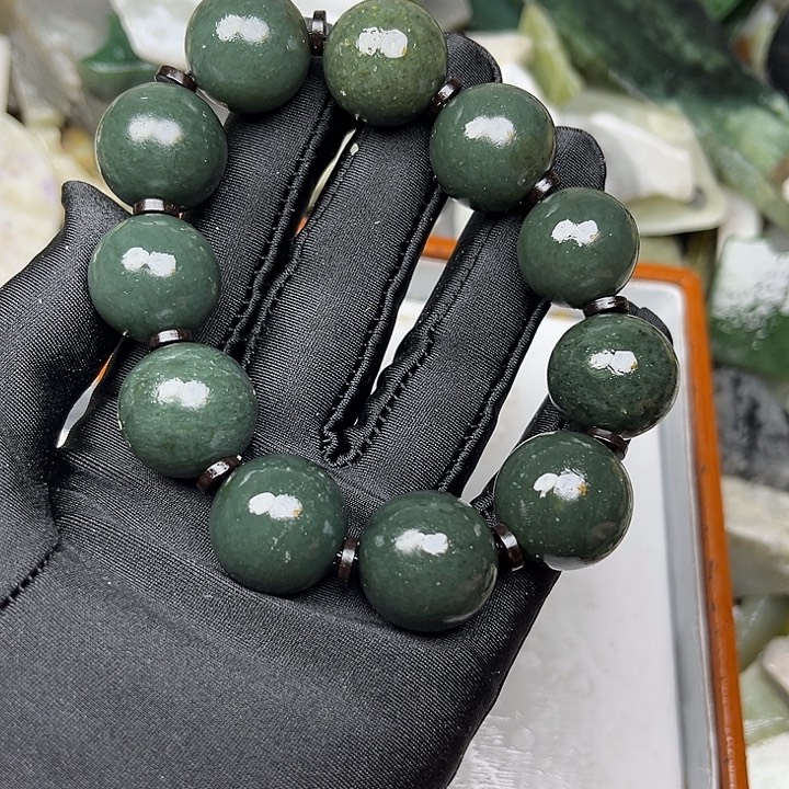 未镶嵌和田玉（翠青玉）珠宝奇石