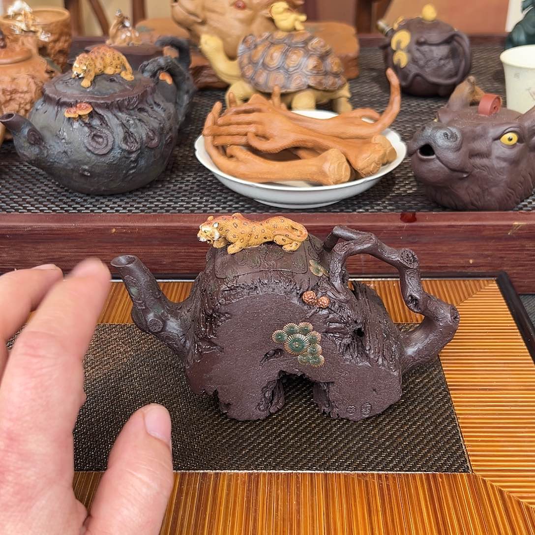 紫砂茶杯中****5豹子的小尾巴也太可爱了