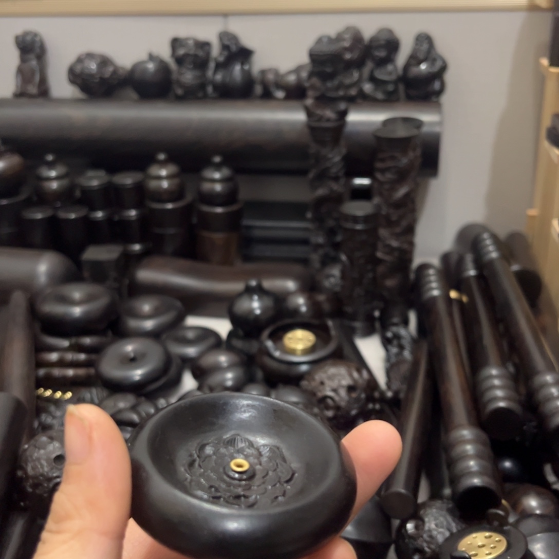 小***邓黑酸枝木类紫光檀香插1个