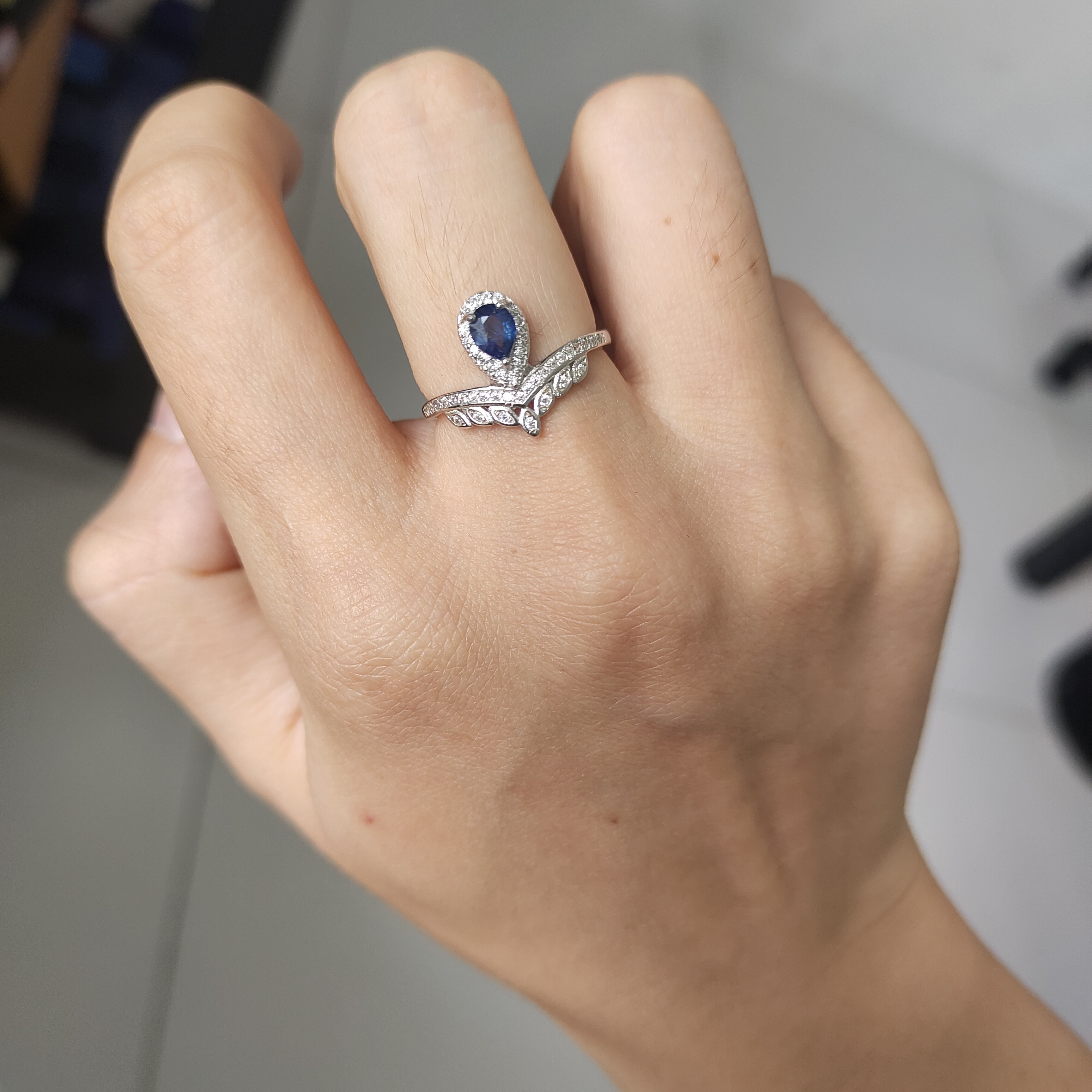 ［如一珠宝］水滴切蓝宝石戒指优雅大牌款