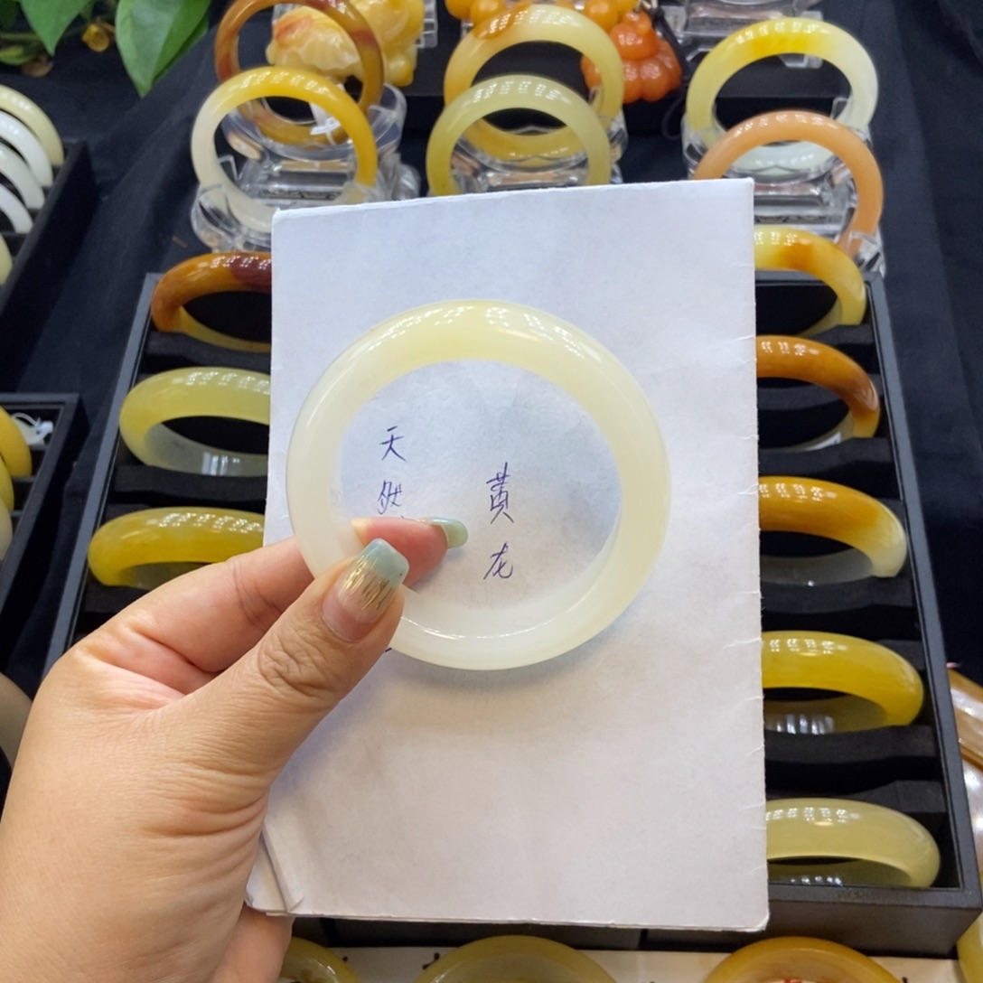 不***弃石英质玉（黄龙玉）未镶嵌手镯H