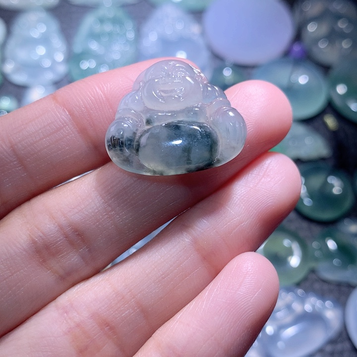 翡翠颈饰未镶嵌佛