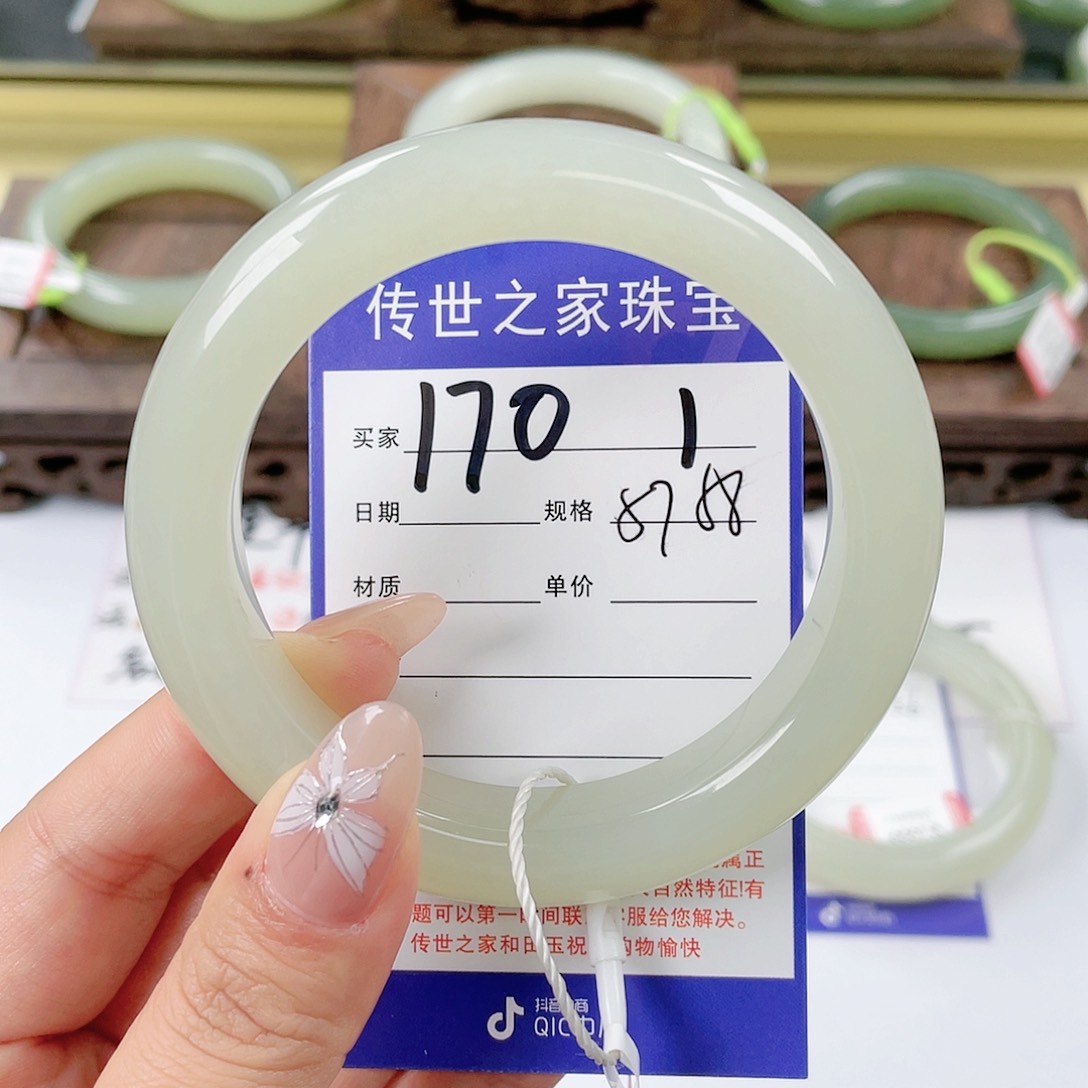 和田玉手镯未镶嵌