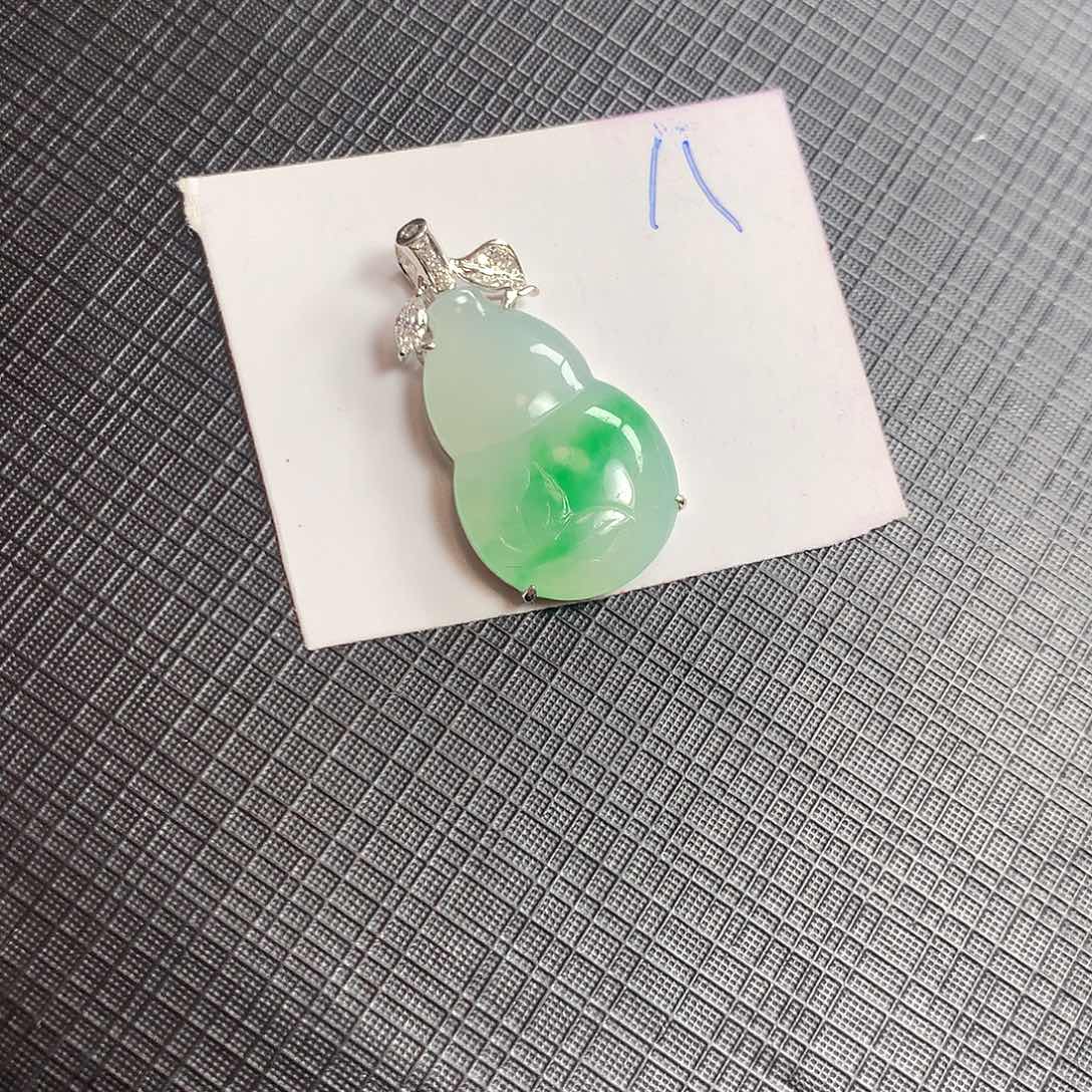 翡翠颈饰18K金镶嵌翡翠