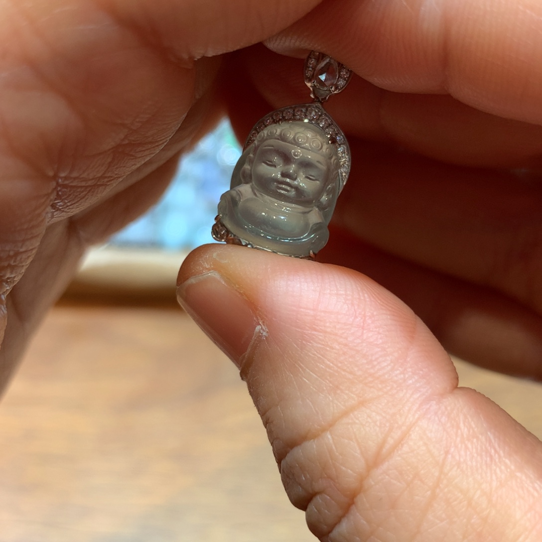 翡翠18K金镶嵌颈饰吊坠