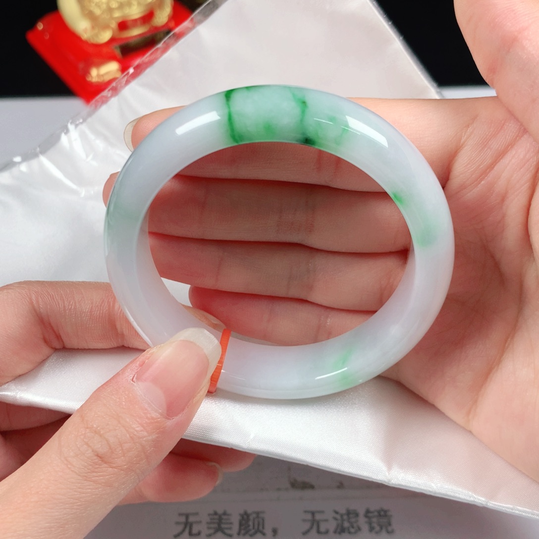 翡翠手镯未镶嵌53圈