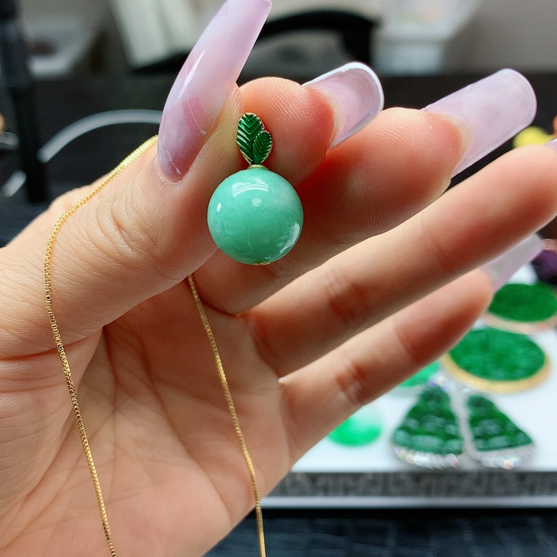 【闪购商品】翡翠吊坠(赠链)未镶嵌