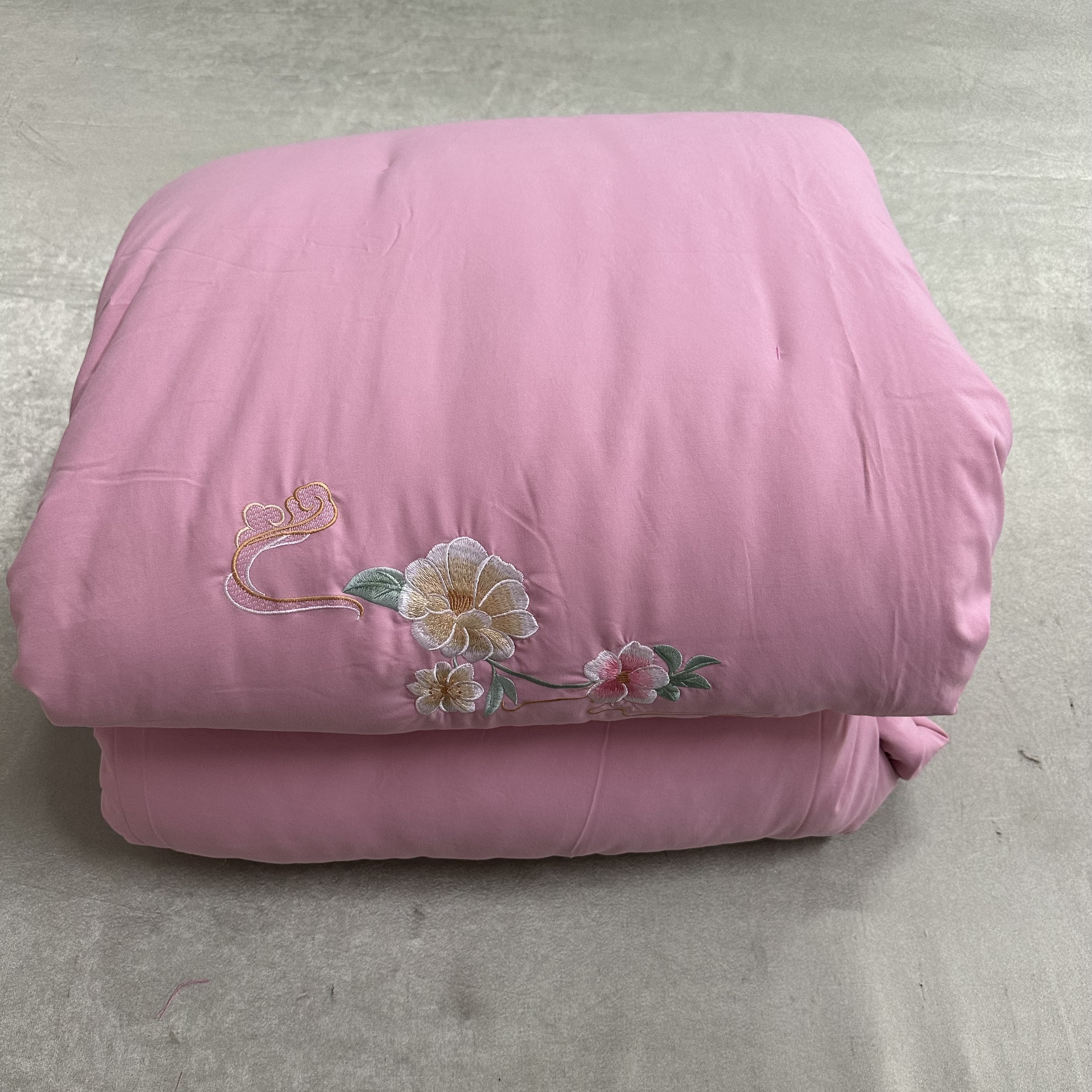 两斤柔软桑蚕丝被