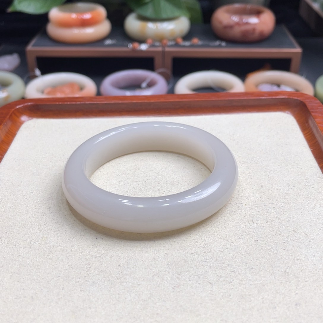 石英质玉未镶嵌手镯