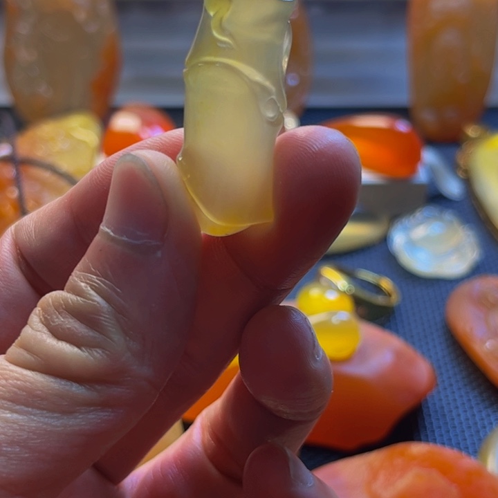 石英质玉未镶嵌颈饰蓝**空