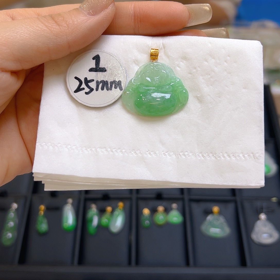 翡翠颈饰18K金镶嵌翡翠