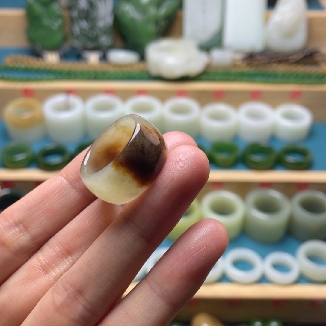 和田玉未镶嵌戒指