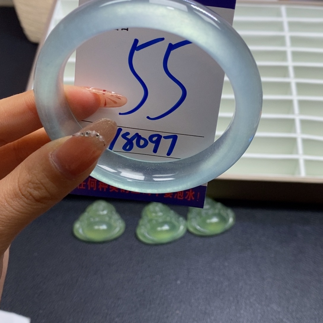 石英质玉手镯未镶嵌