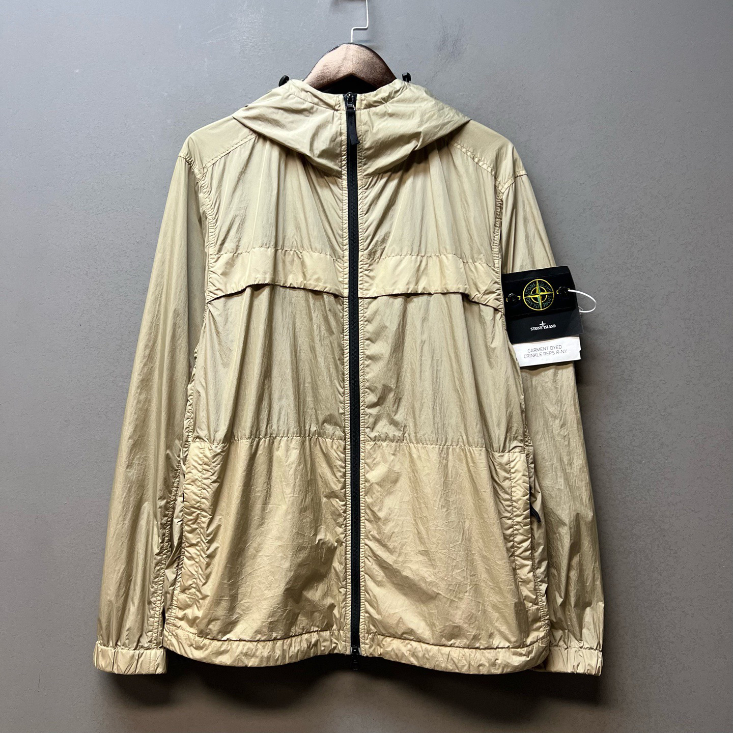 一口价 Stone island 石头岛/39573/沙色回收尼龙冲锋衣 全新L码