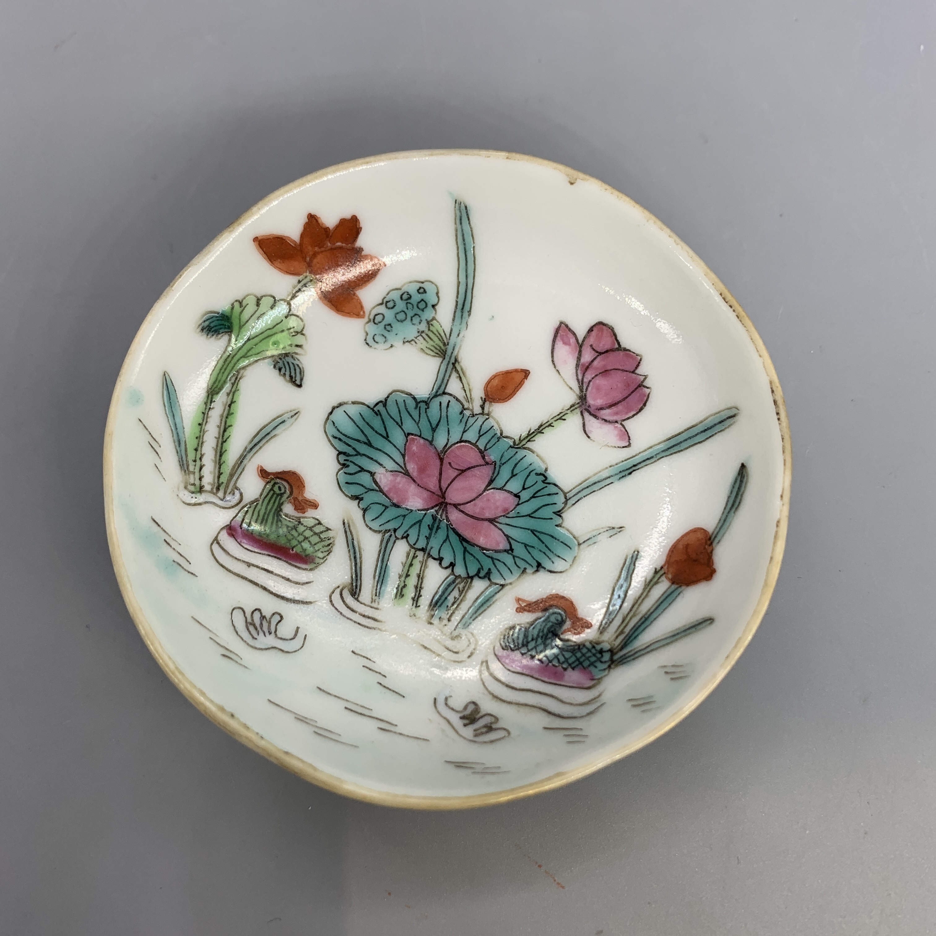 32501054*清同治粉彩莲池鸳鸯纹碟/瓷器三/江苏省文物总店