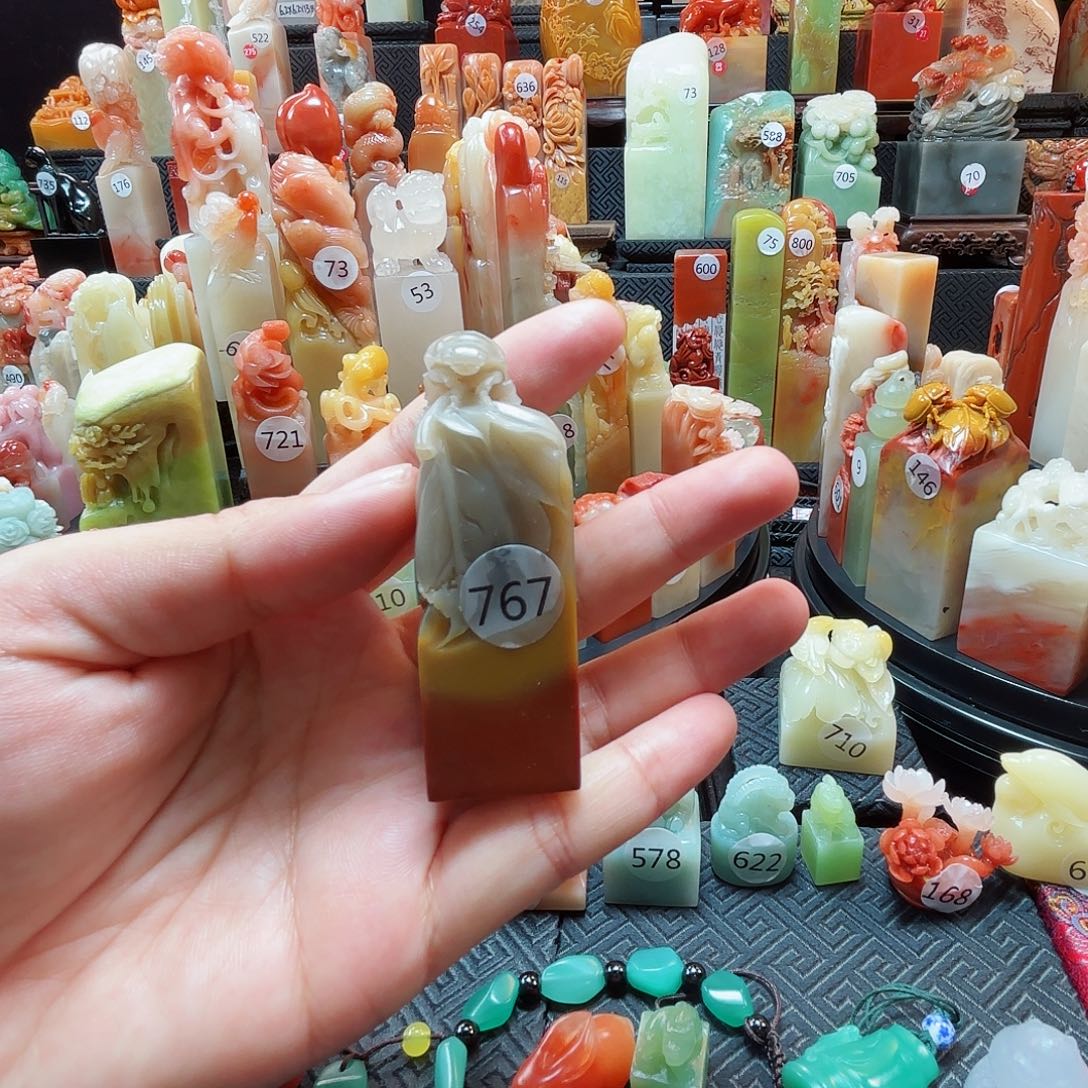 寿山石印石老挝三彩色