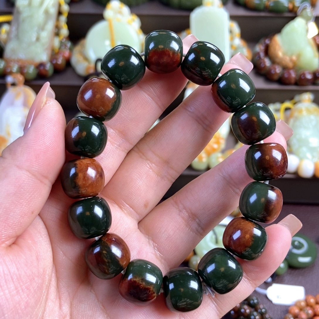 上***决透闪石质玉未镶嵌手串