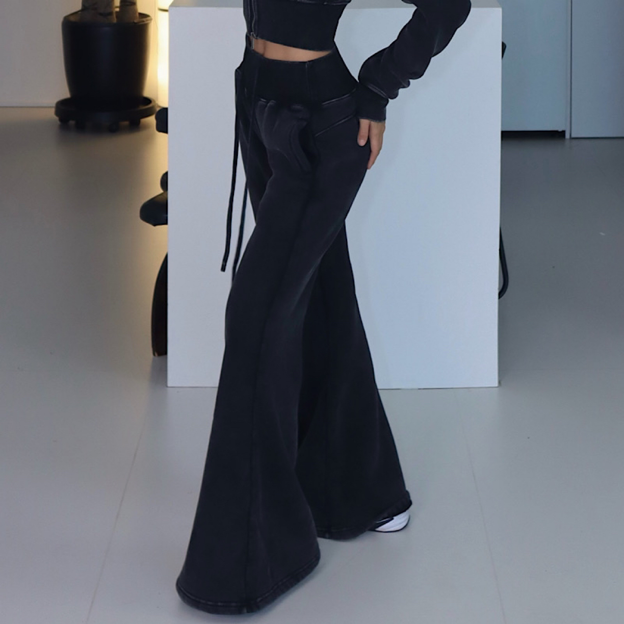 【微喇修身长裤】2025欧美街头时髦微喇修身显瘦长裤裤休闲长裤