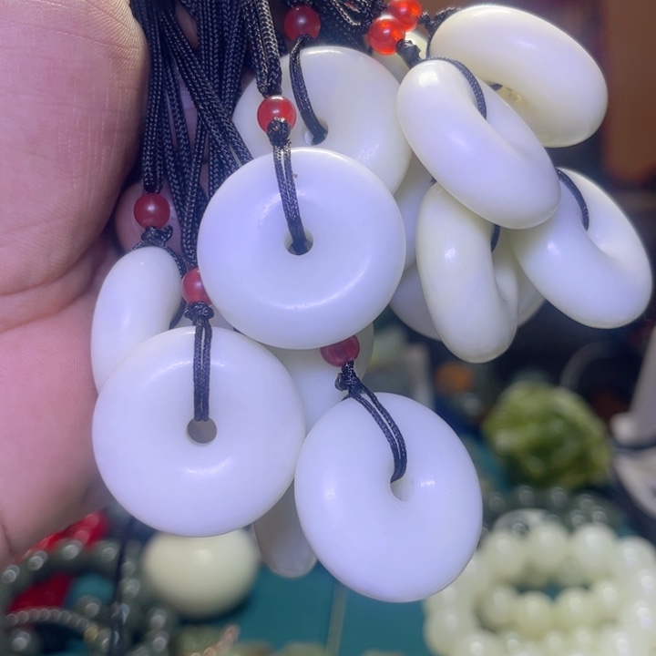 蛇纹石玉未镶嵌项链