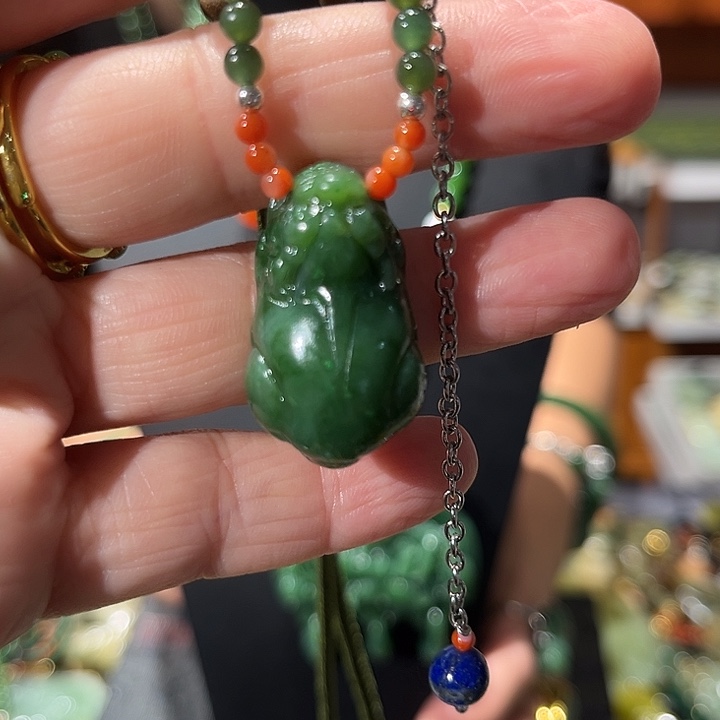 颈饰未镶嵌和田玉（糖玉）