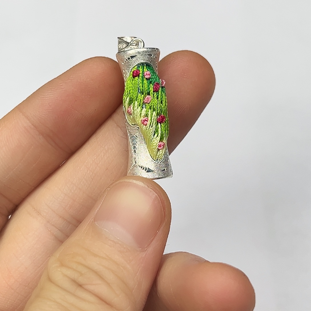 足银足银花丝刺绣吊坠