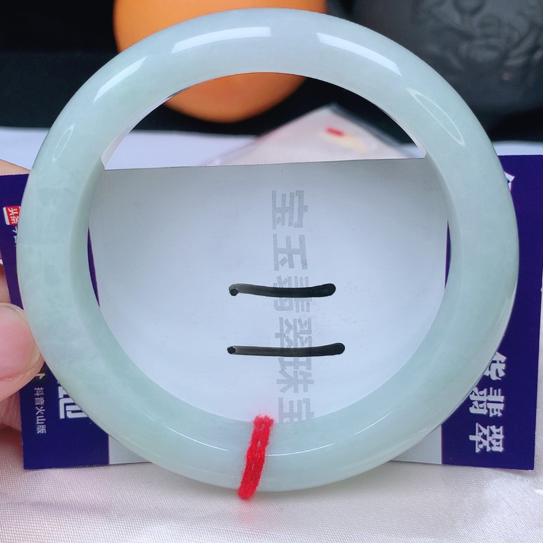 翡翠手镯未镶嵌60圈口