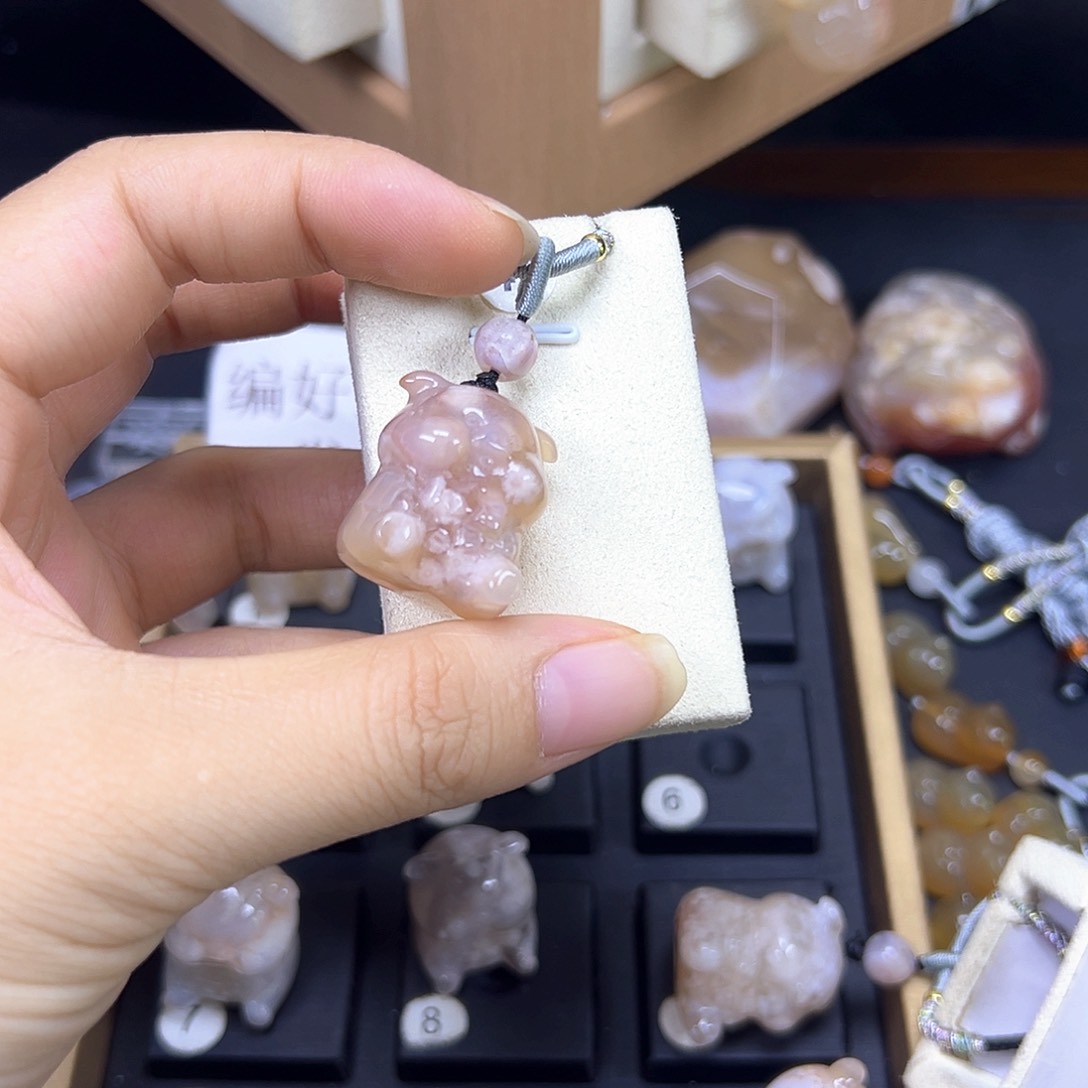 *****石英质玉未镶嵌颈饰