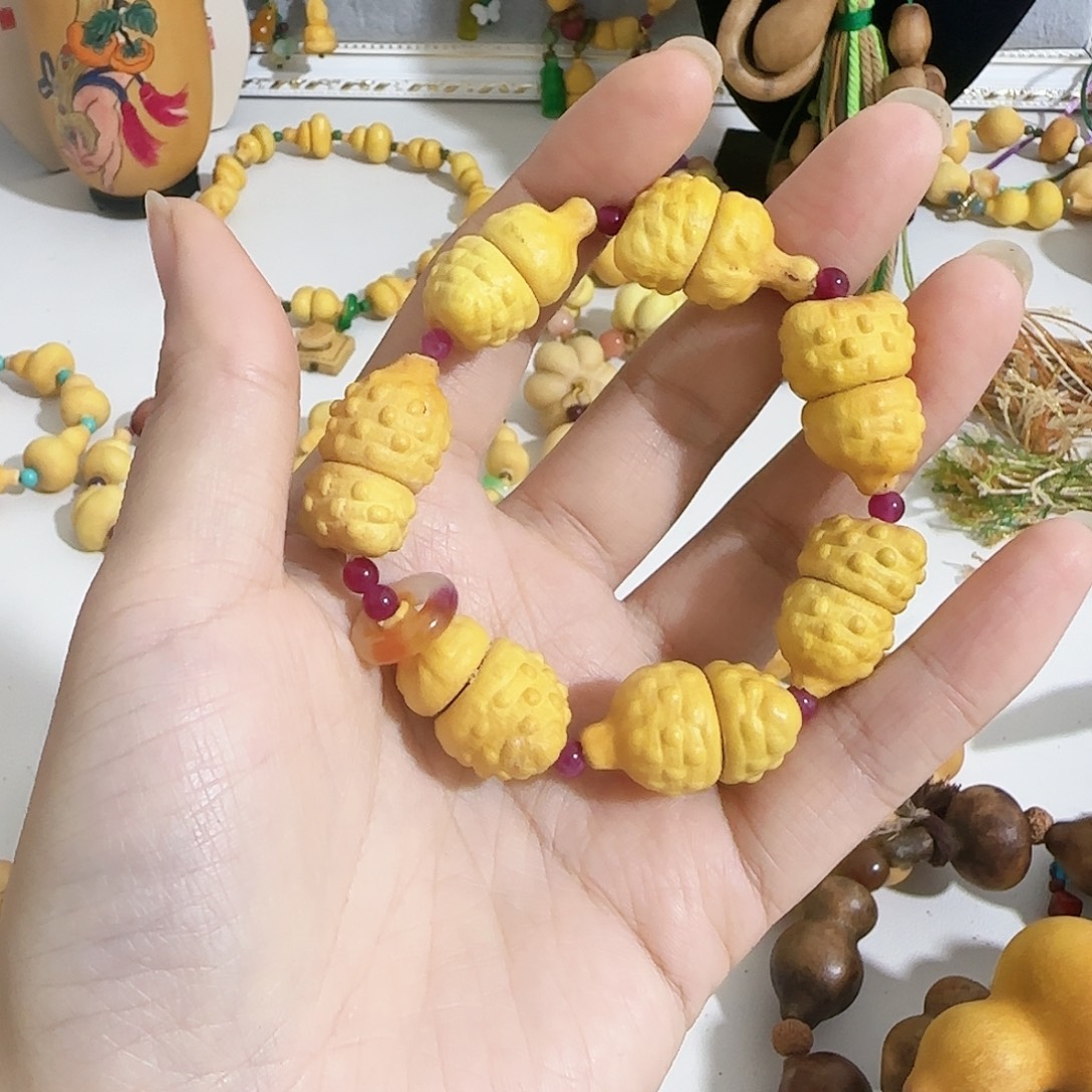 麓***妞素皮菠萝包手串240元