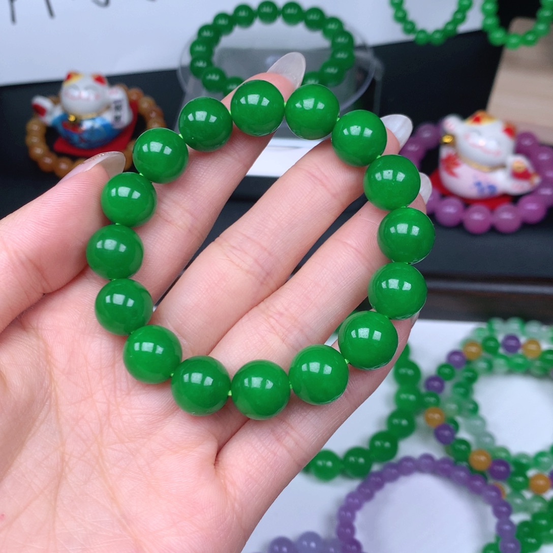 刘***芬一物一拍，卡12辣绿色手串