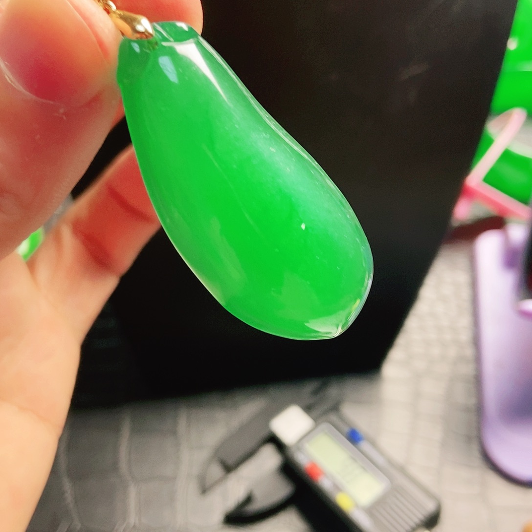 翡翠18K金镶嵌颈饰吊坠