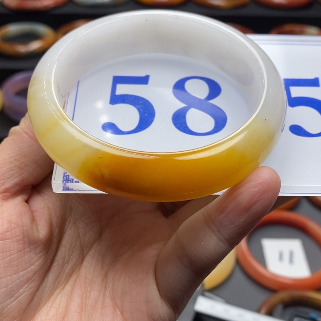 石英质玉（黄龙玉）手镯未镶嵌