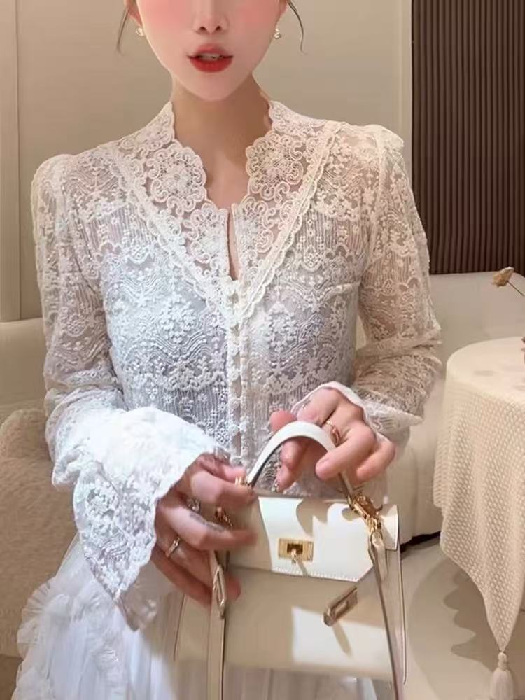 法式V领长袖蕾丝打底衫女秋冬新款时尚洋气镂空钩花内搭上衣829