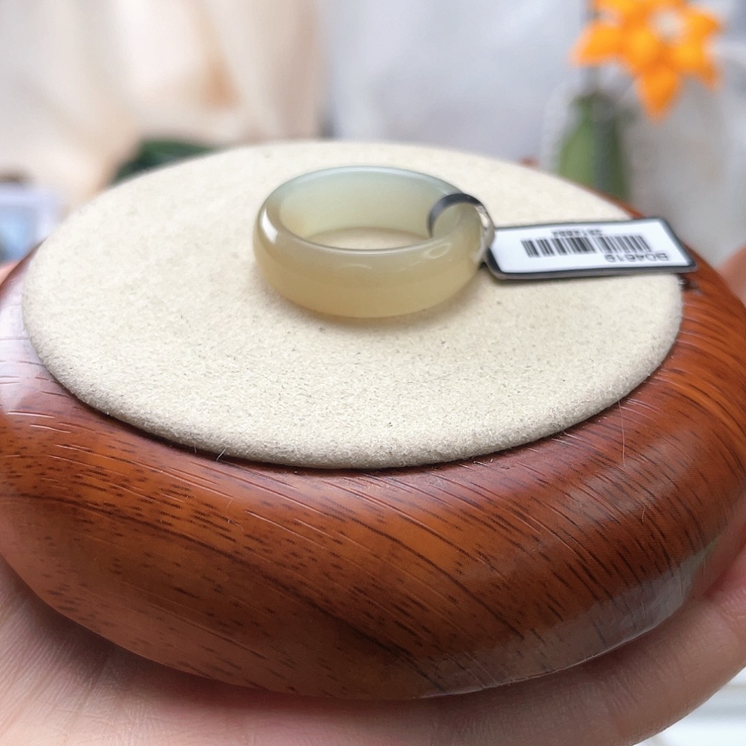 和田玉未镶嵌戒指浅糖轮胎20.4v6