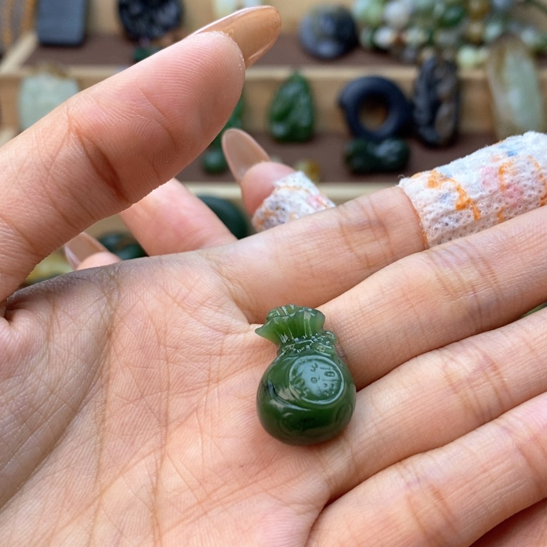 和田玉（碧玉）颈饰未镶嵌