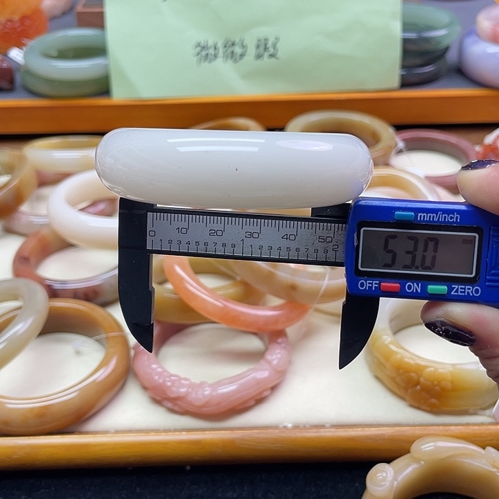 未镶嵌手镯石英质玉