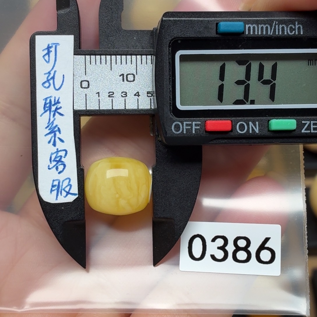 涅***生蜜蜡未镶嵌裸石蜜蜡