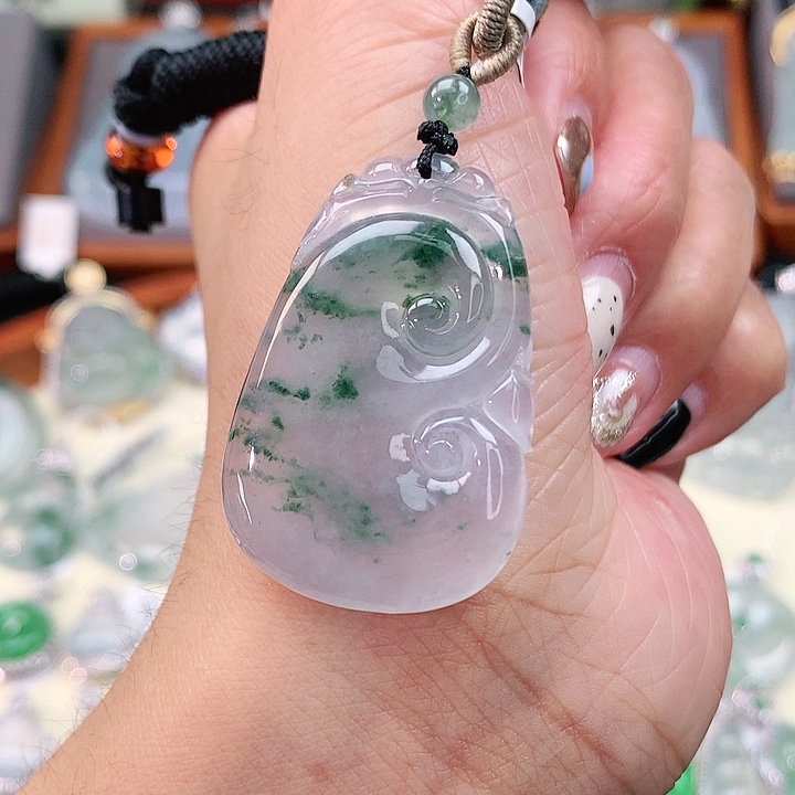 翡翠未镶嵌颈饰如意